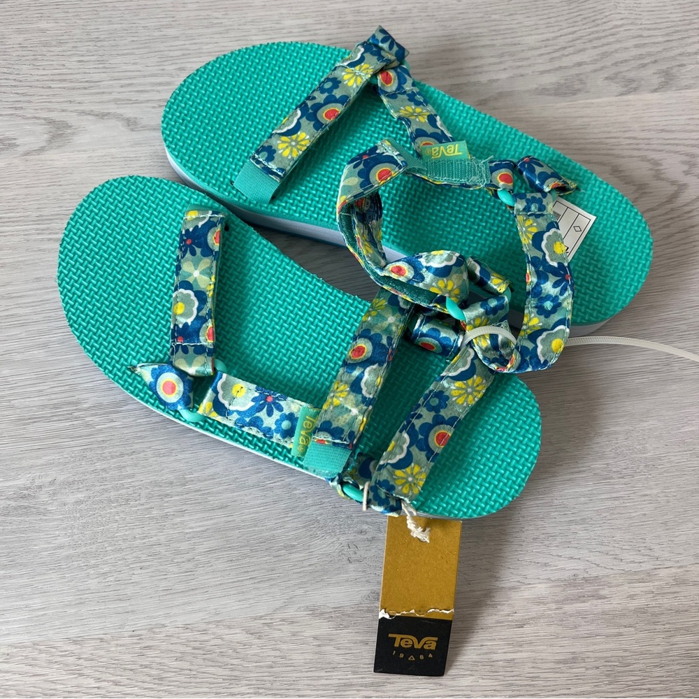 TEVA UniversalTurquoise Sandals 3Y NWT